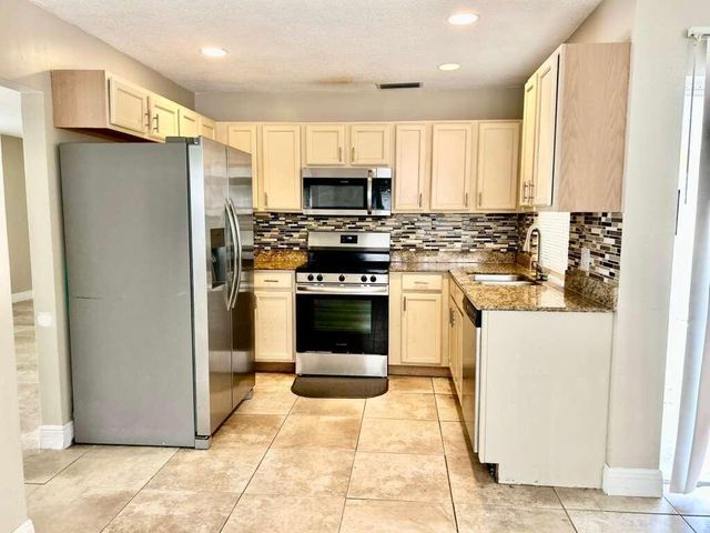 7608 NW 43rd Court, Coral Springs, FL 33065