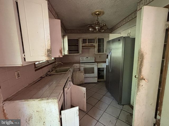 725 CENTRAL AVE, Franklinville, NJ 08322