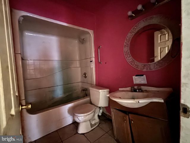 725 CENTRAL AVE, Franklinville, NJ 08322