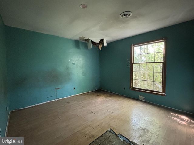 725 CENTRAL AVE, Franklinville, NJ 08322