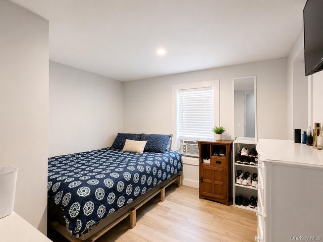 105 oak view Highway 20, East Hampton, NY 11937