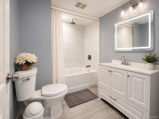 105 oak view Highway 20, East Hampton, NY 11937