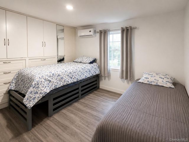 105 oak view Highway 20, East Hampton, NY 11937