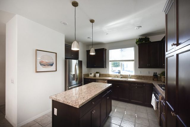 7075 Montecito Lane, Eastvale, CA 92880
