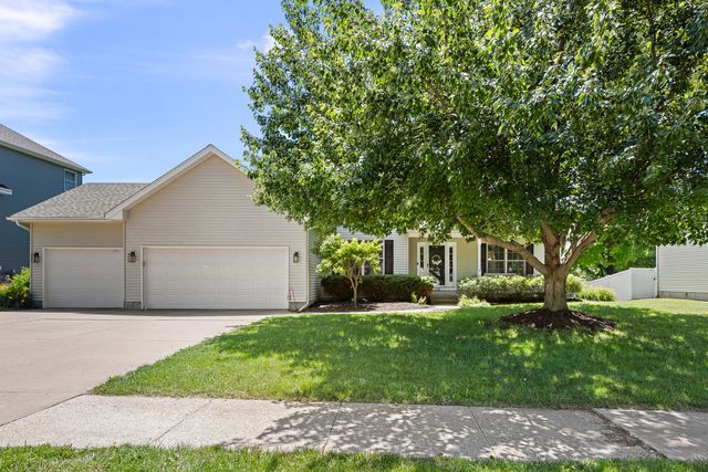 1198 Bridgeview Place, Le Claire, IA 52753