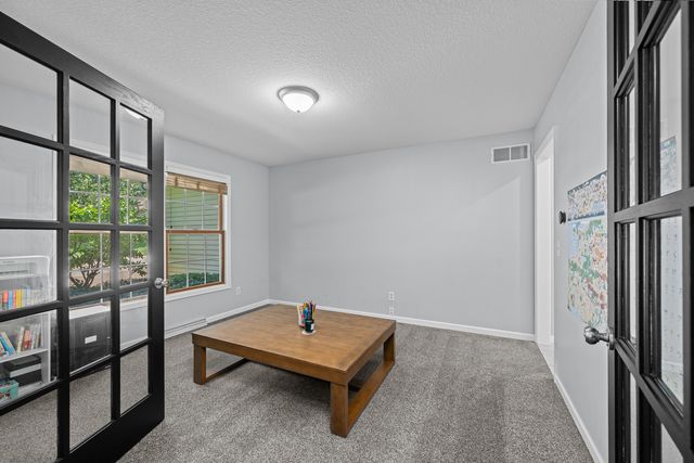 1198 Bridgeview Place, Le Claire, IA 52753
