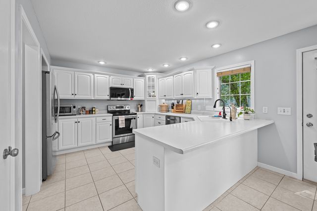 1198 Bridgeview Place, Le Claire, IA 52753
