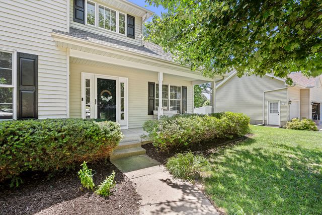 1198 Bridgeview Place, Le Claire, IA 52753
