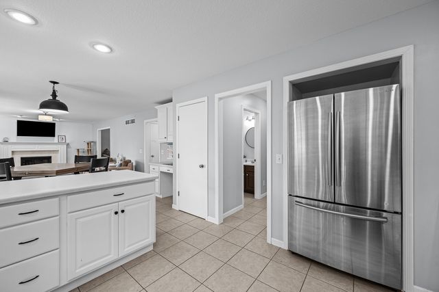 1198 Bridgeview Place, Le Claire, IA 52753