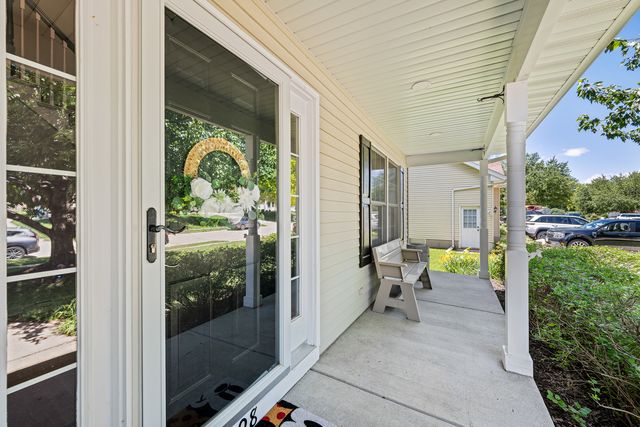 1198 Bridgeview Place, Le Claire, IA 52753
