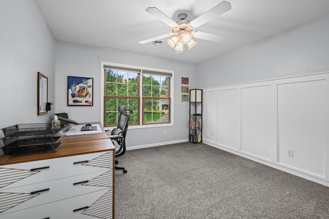 1198 Bridgeview Place, Le Claire, IA 52753