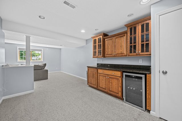 1198 Bridgeview Place, Le Claire, IA 52753