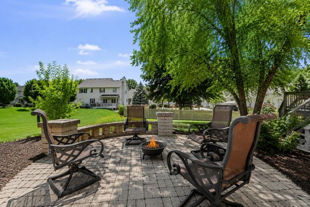 1198 Bridgeview Place, Le Claire, IA 52753