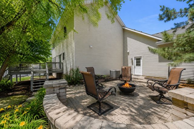 1198 Bridgeview Place, Le Claire, IA 52753