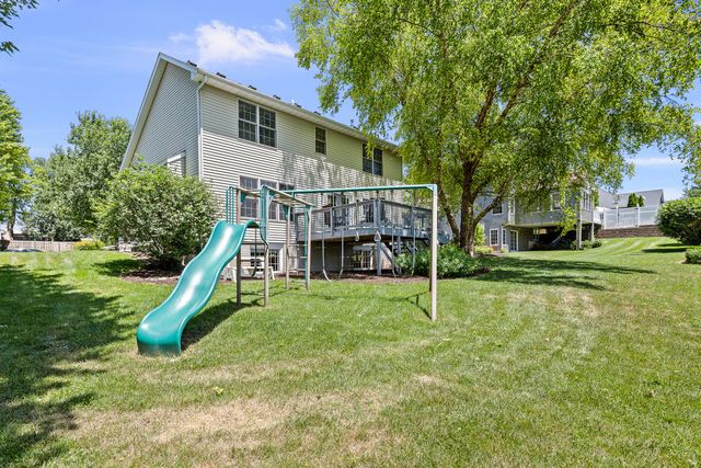 1198 Bridgeview Place, Le Claire, IA 52753
