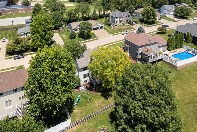 1198 Bridgeview Place, Le Claire, IA 52753