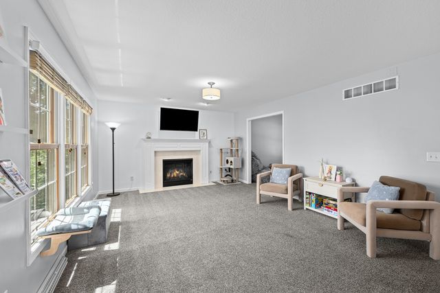 1198 Bridgeview Place, Le Claire, IA 52753