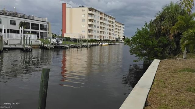 1749 Bikini CT, Cape Coral, FL 33904