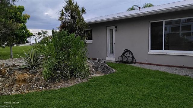1749 Bikini CT, Cape Coral, FL 33904