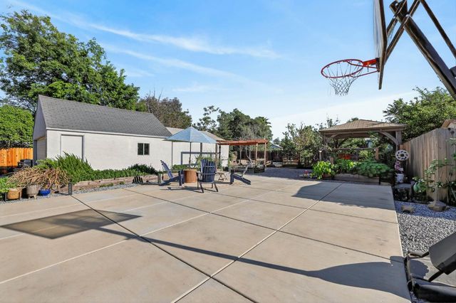 2308 Roanoke Ave, Sacramento, CA 95838