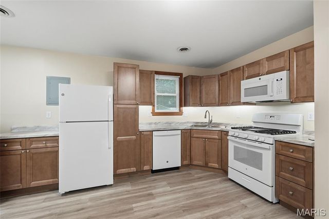 22 McNulty Drive, Florissant, MO 63031