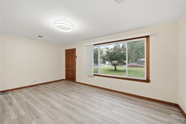 22 McNulty Drive, Florissant, MO 63031