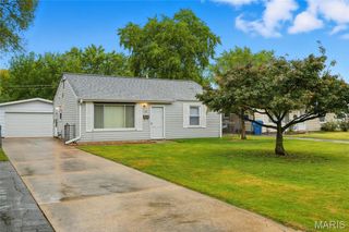 22 McNulty Drive, Florissant, MO 63031