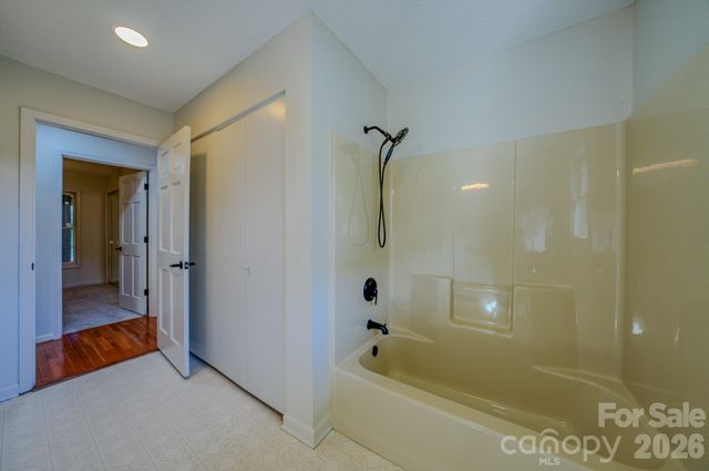 4 Hedgerose Court D, Asheville, NC 28805