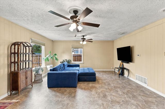3202 Casino Drive, Dallas, TX 75224
