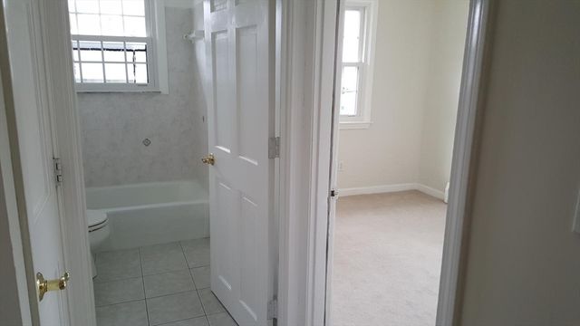 160 Tyngsboro Road 19, Chelmsford, MA 01863