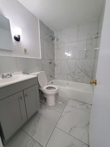 160 Tyngsboro Road 19, Chelmsford, MA 01863