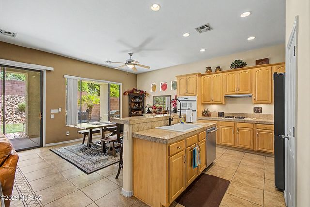 4698 W Cholla Bluff Drive, Marana, AZ 85658