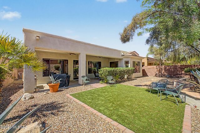 4698 W Cholla Bluff Drive, Marana, AZ 85658