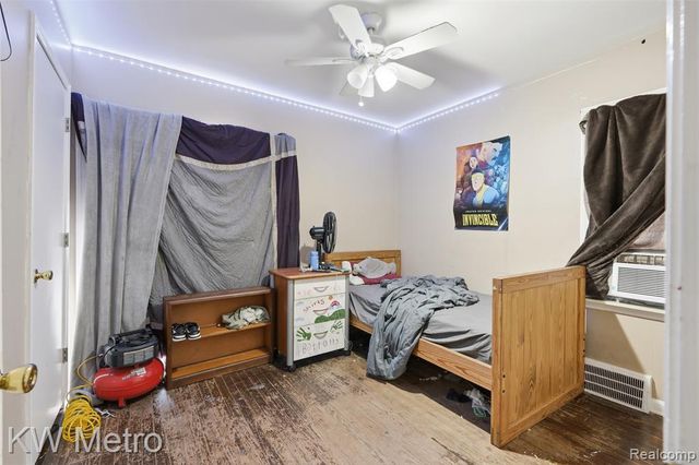 1722 Deering Street, Garden City, MI 48135