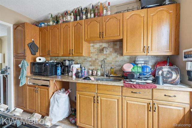 1722 Deering Street, Garden City, MI 48135