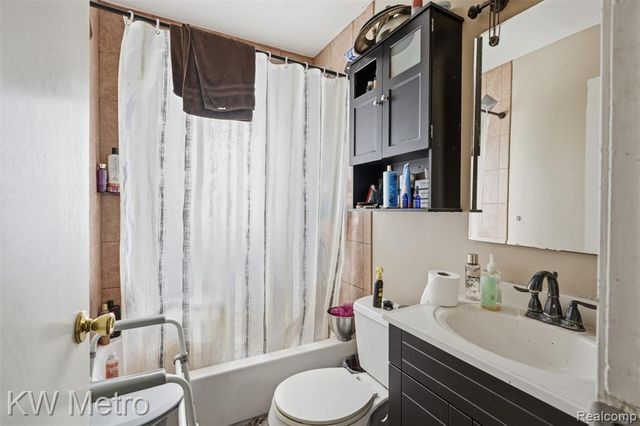 1722 Deering Street, Garden City, MI 48135