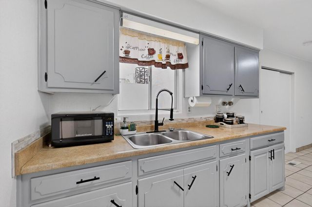 204 General Hodges Street NE, Albuquerque, NM 87123