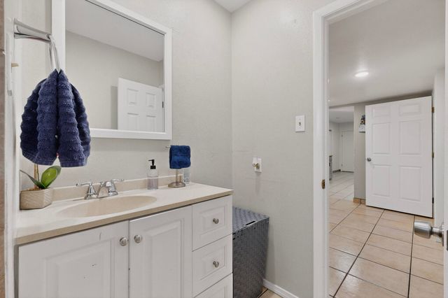 204 General Hodges Street NE, Albuquerque, NM 87123