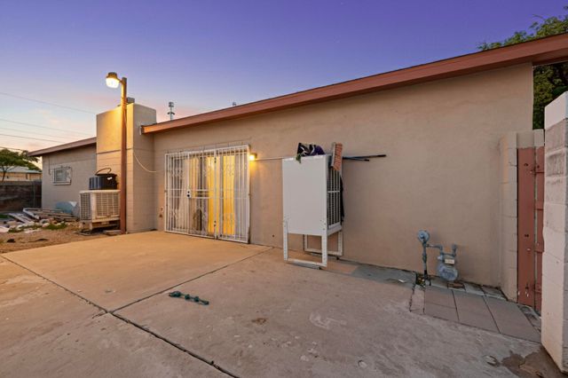 204 General Hodges Street NE, Albuquerque, NM 87123
