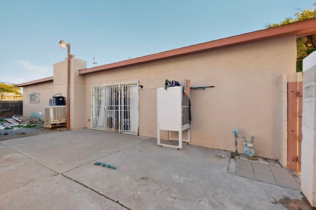 204 General Hodges Street NE, Albuquerque, NM 87123