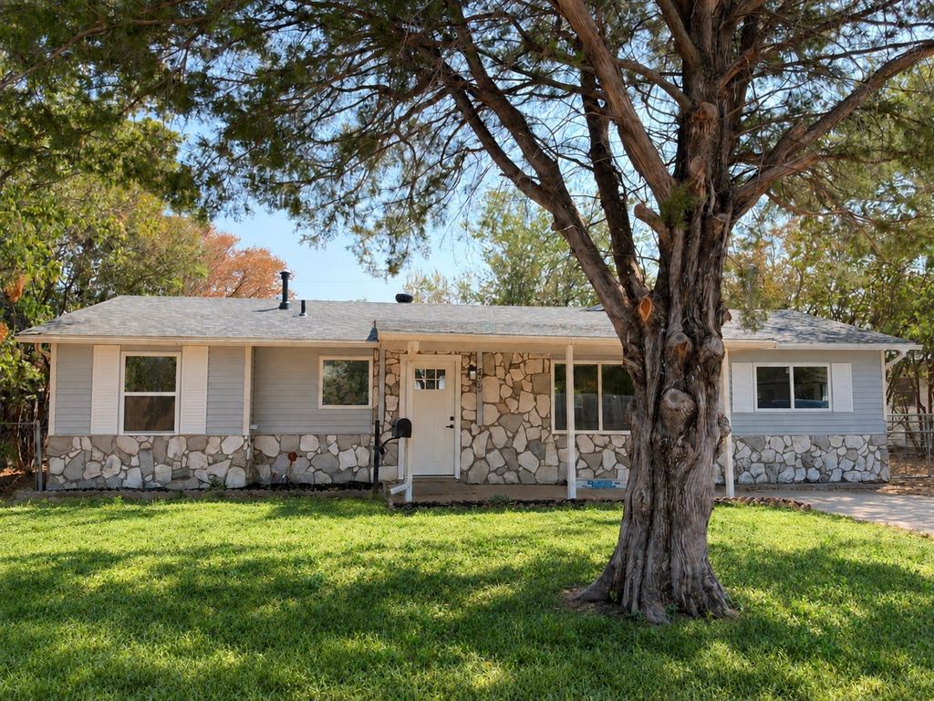 209 W Southern Avenue, Saginaw, TX 76179 — exterior