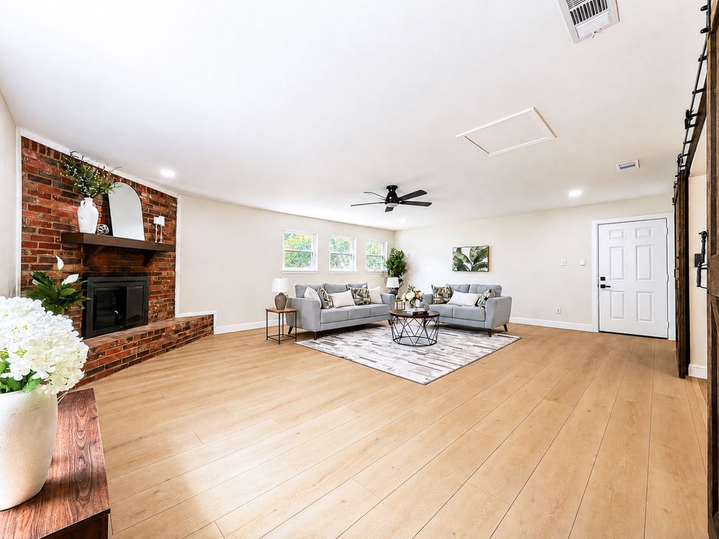 209 W Southern Avenue, Saginaw, TX 76179 — photo 4