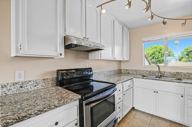 1866 Forestdale Drive, Encinitas, CA 92024