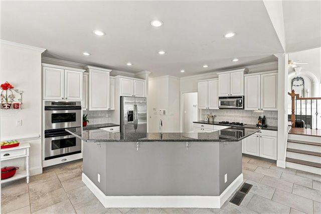 5359 Point South Drive, Gainesville, GA 30504