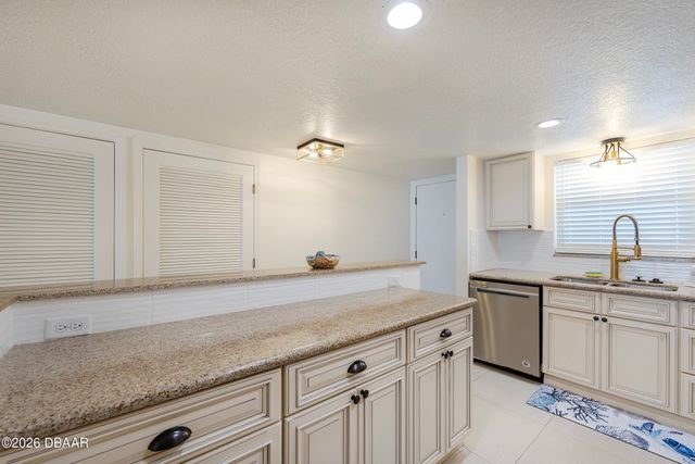 3807 S Atlantic Ave Apt 302, Daytona Beach Shores, FL 32118