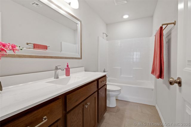 1114 N Osage Avenue, Claremore, OK 74017