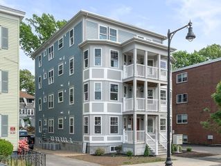 650 Hyde Park Ave 2L, Boston, MA 02131