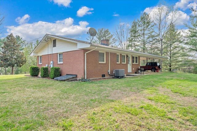 140 Stephens DR, Troutville, VA 24175