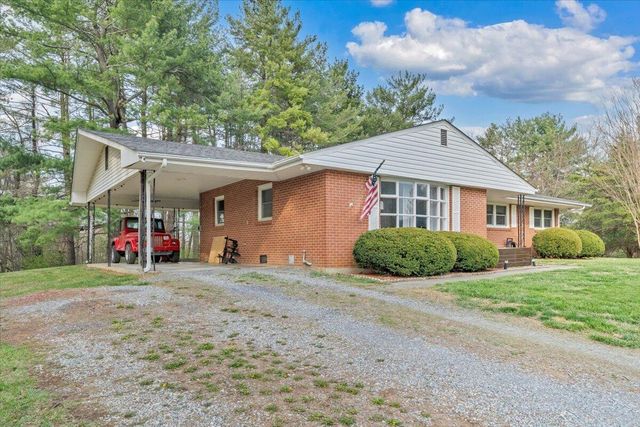 140 Stephens DR, Troutville, VA 24175