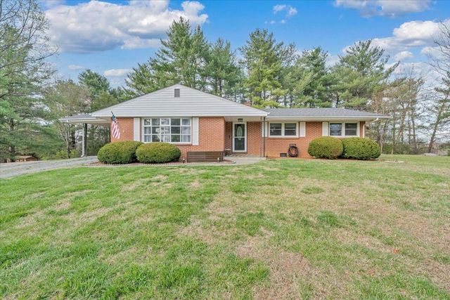 140 Stephens DR, Troutville, VA 24175